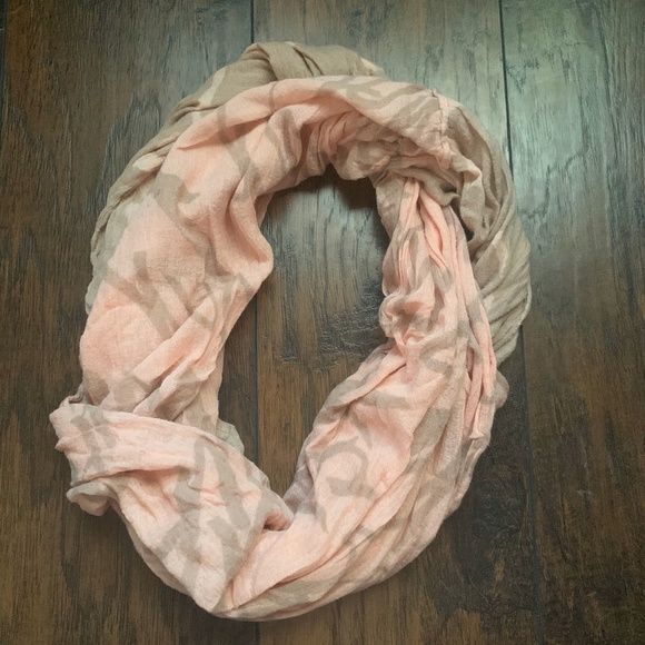Express Accessories - EXPRESS Infinity scarf, amour pink/beige light